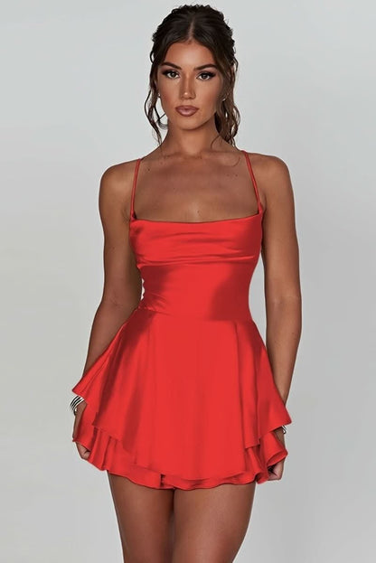 Katja | Satin-Minikleid mit eckigem Ausschnitt und Rüschensaum