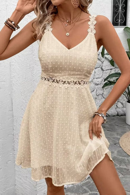 Sophia | Sommerliches Minikleid Mit Raffinierten Spitzendetails