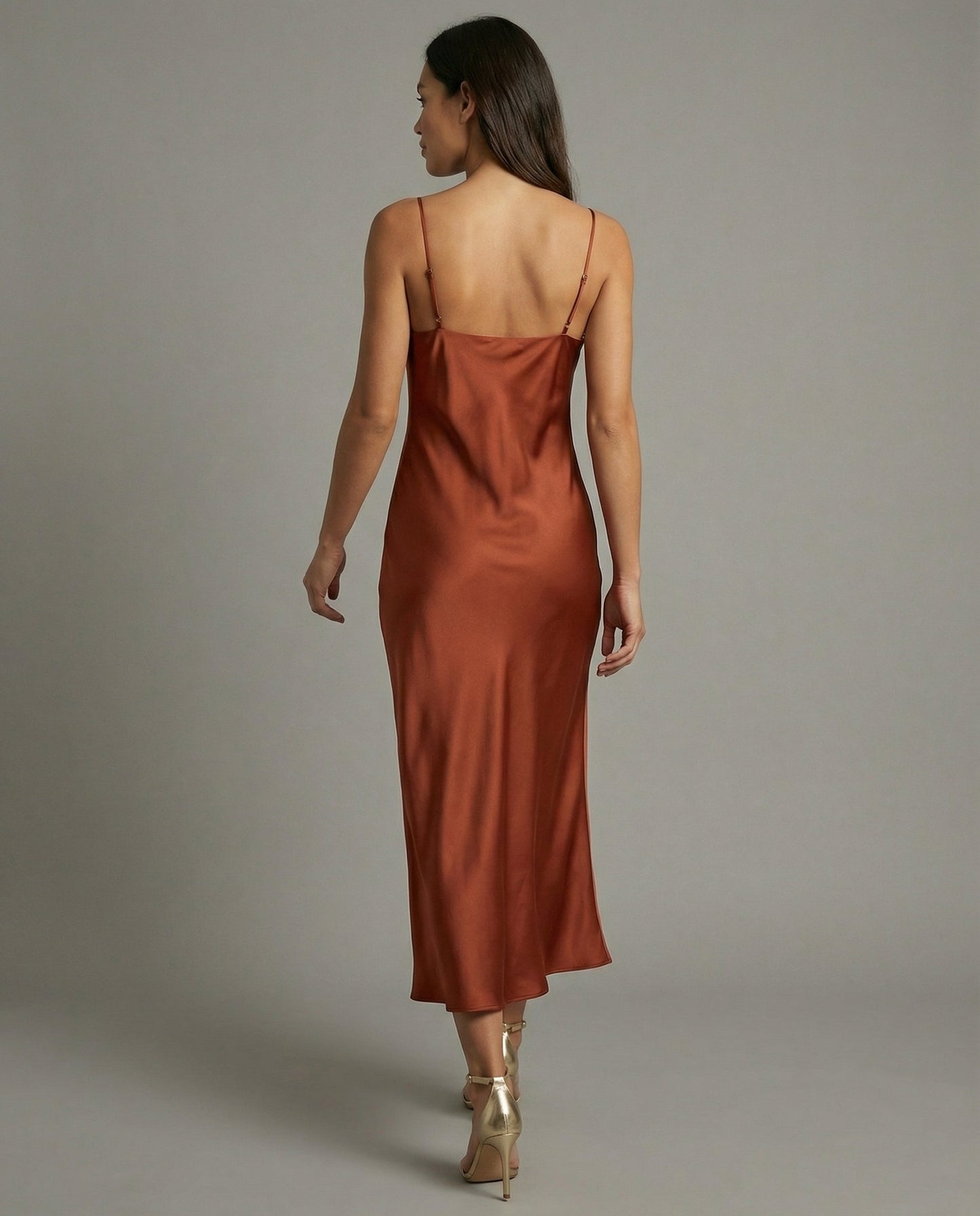 Elena | Elegantes Satinkleid mit verstellbaren Trägern