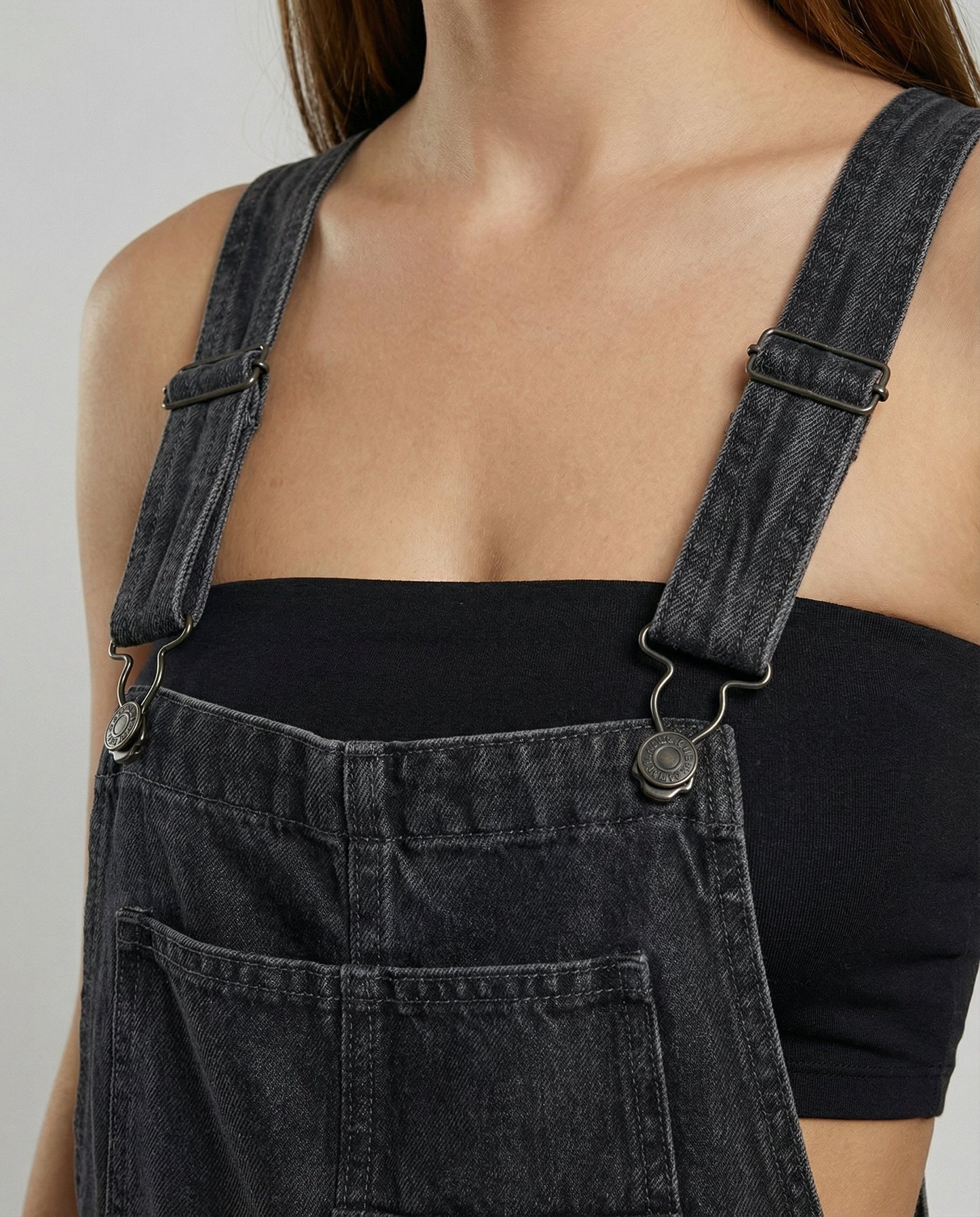 Clara | Stilvolle Jeans-Latzhose mit Cross-Back-Design