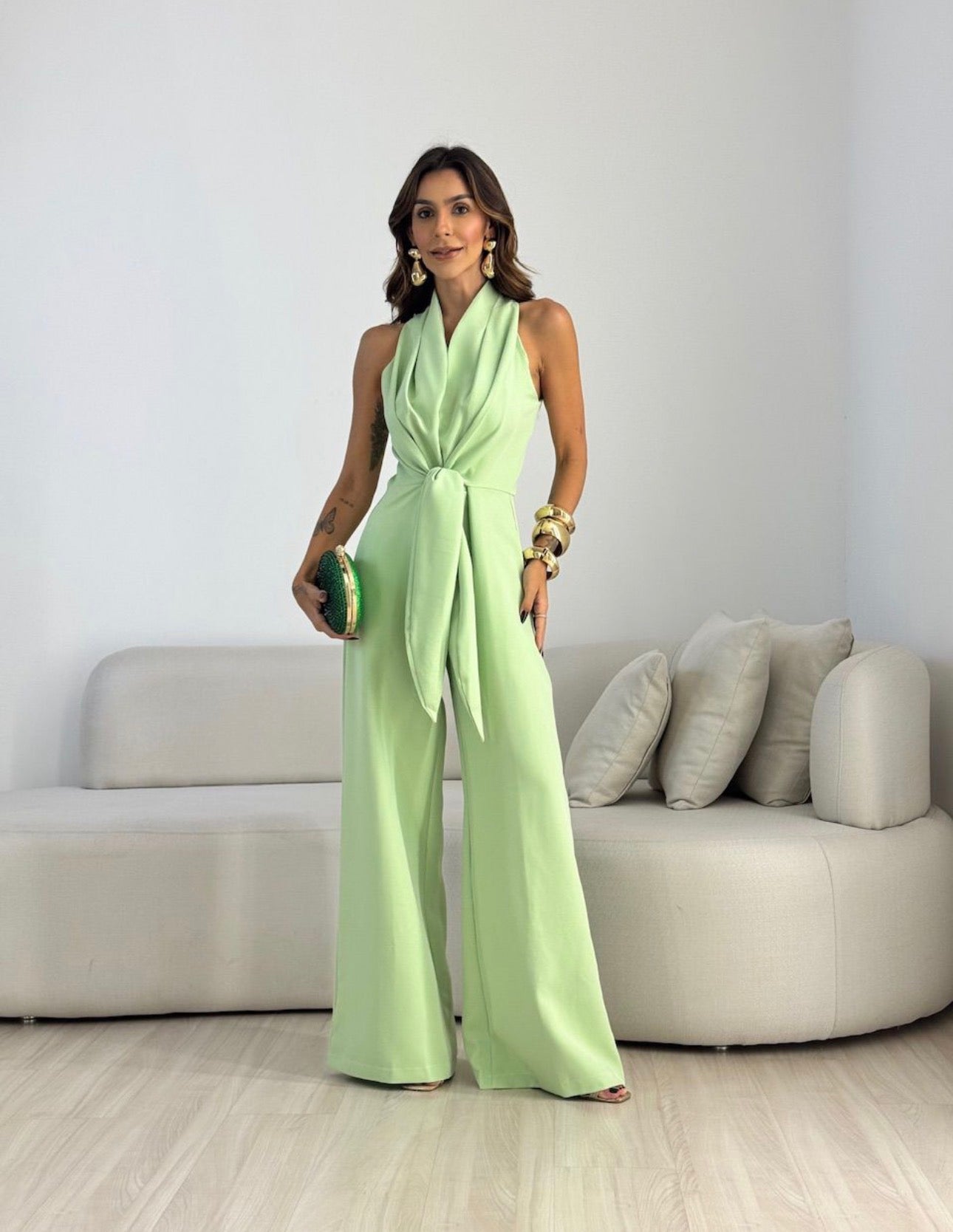 Eleanor | Neckholder-Jumpsuit mit Taillengürtel und weitem Bein