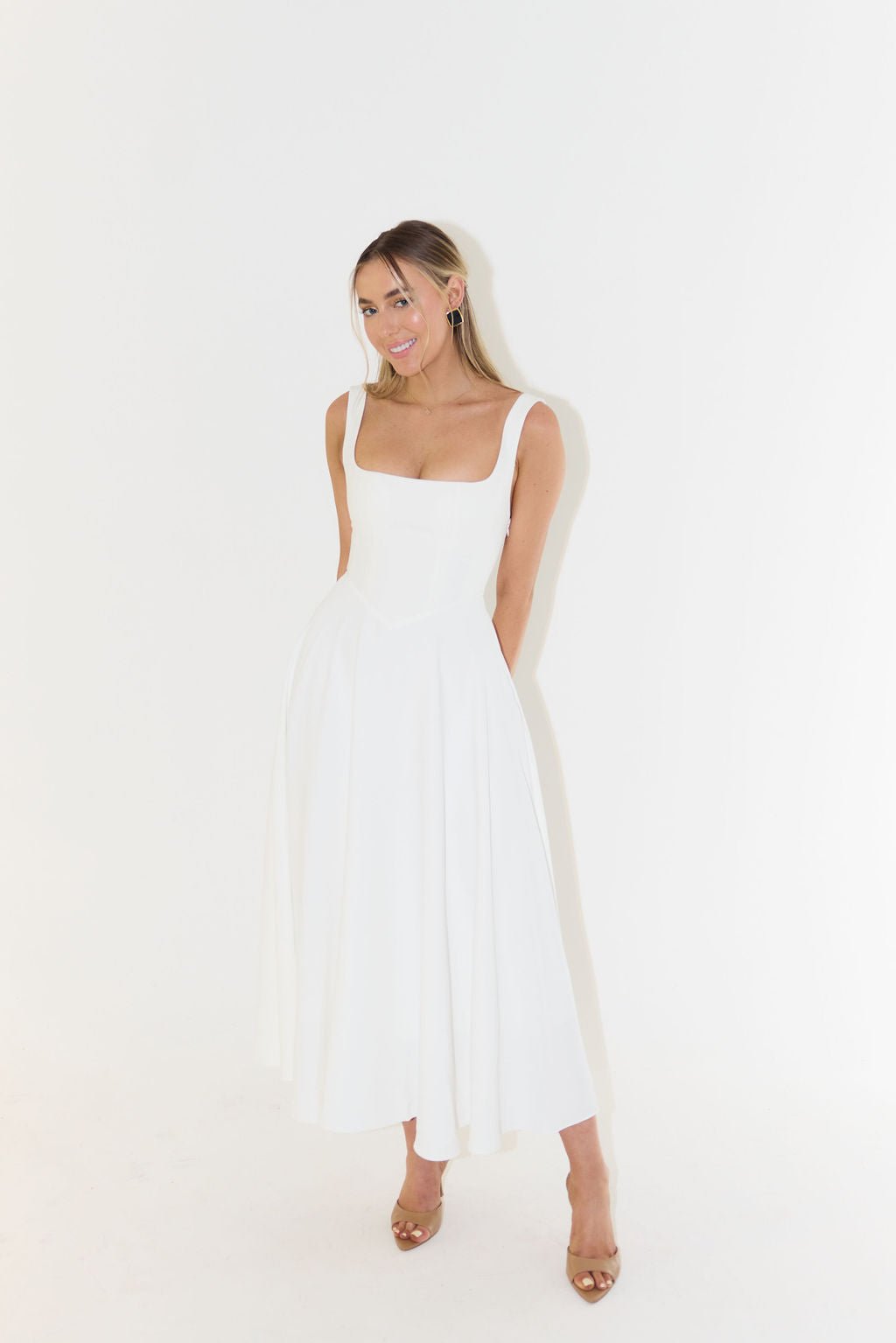 Kerstin | Ärmelloses A-Linien-Midikleid mit quadratischem Ausschnitt