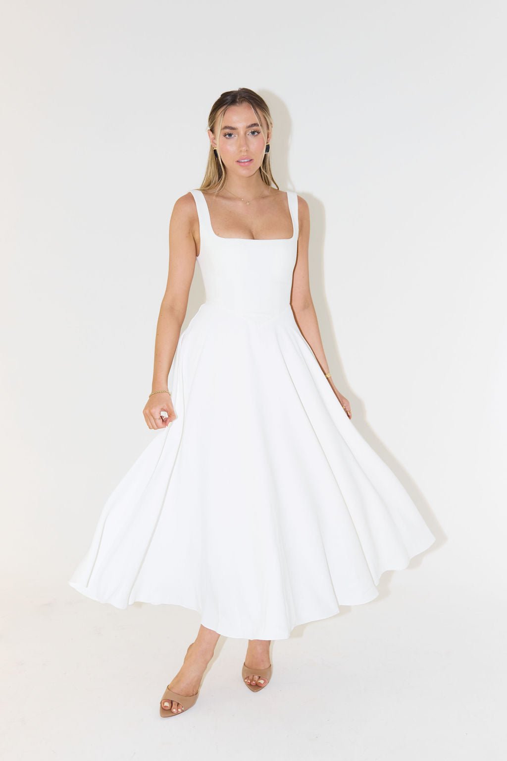 Kerstin | Ärmelloses A-Linien-Midikleid mit quadratischem Ausschnitt