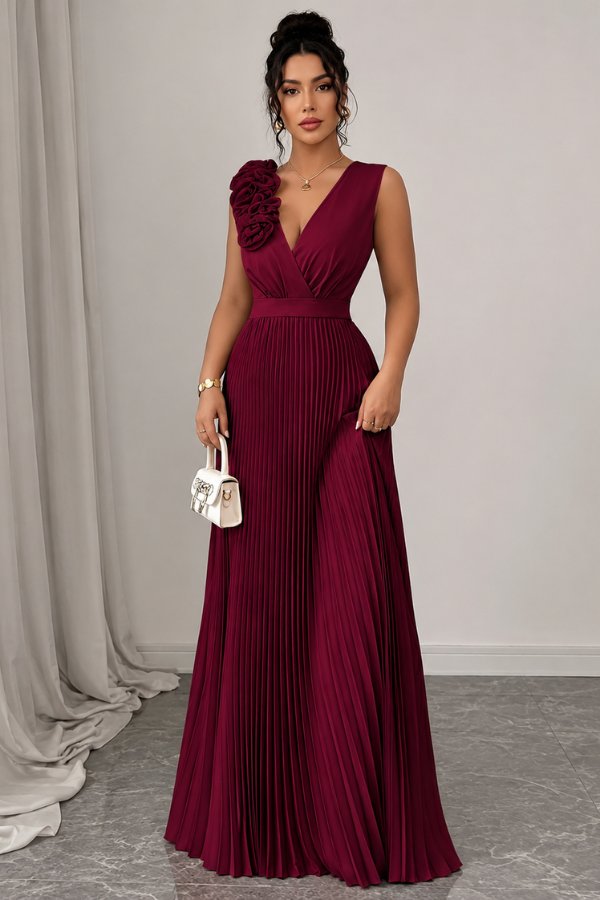 Victoria | Plissiertes Maxikleid mit Blumenapplikation
