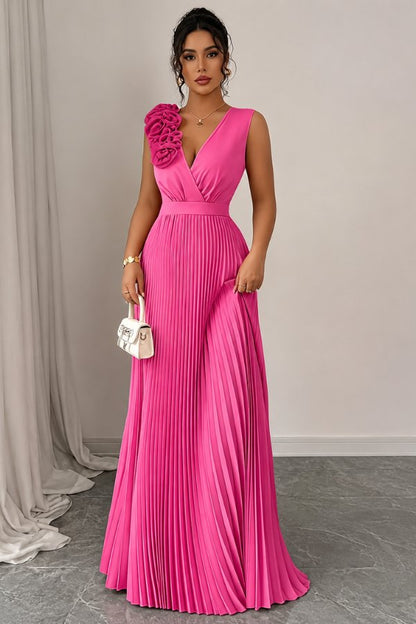 Victoria | Plissiertes Maxikleid mit Blumenapplikation